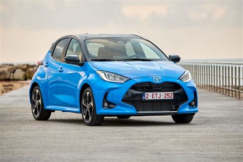 Įvairių lietų ratlankių tipų iliustracija, tinkanti „Toyota Yaris“ automobiliams