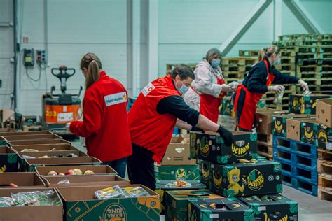 Maisto produktų surinkimas iš prekybos centrų ir jų transportavimas