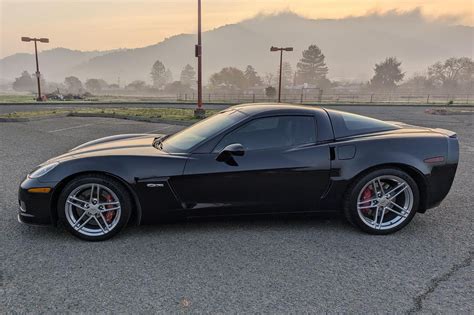 Chevrolet Corvette C6 kelyje
