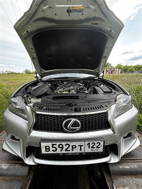 Lexus GS L10 variklio skyriaus nuotrauka, atspindinti inžinerinį tikslumą.