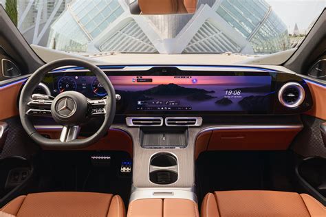 Nuotrauka: Mercedes-Benz GLC interjero su MBUX Hyperscreen ekranu