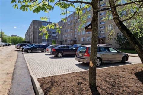 Automobilių stovėjimo vietų problemos daugiabučių kiemuose