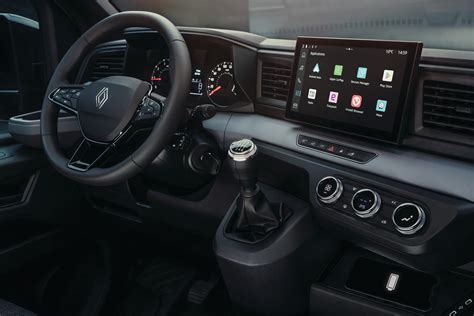 Renault Master salono interjeras su openR link multimedijos sistema