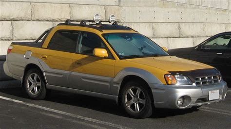 „Subaru Baja“ geltonos ir sidabrinės spalvų kombinacija