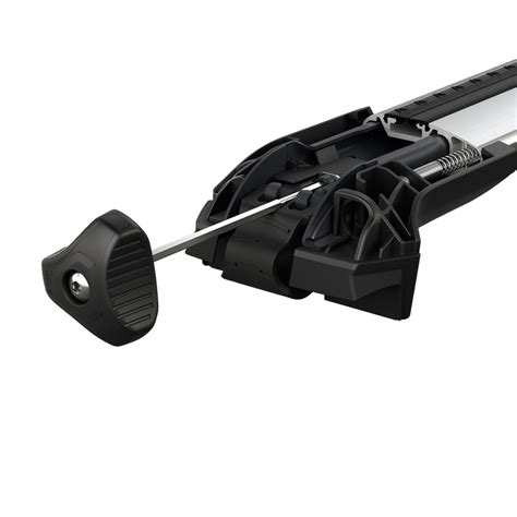 Thule WingBar Edge Raised Rail skersinių ant Nissan Qashqai