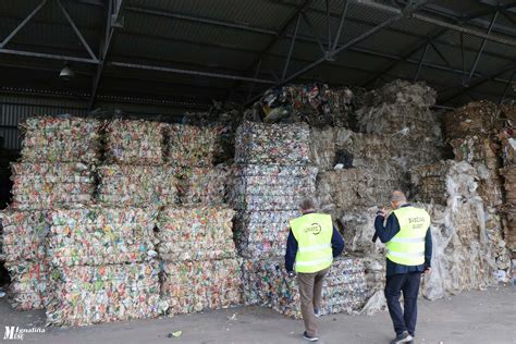 Infografika: Dirbtinių gėlių ir atliekų tvarkymo problemos kapinėse