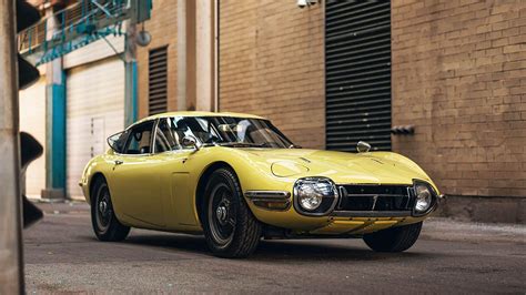 Toyota 2000GT ir Toyota Supra nuotraukų koliažas