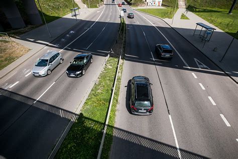 Dalyvių ekipažų nuotraukos su elektromobiliais