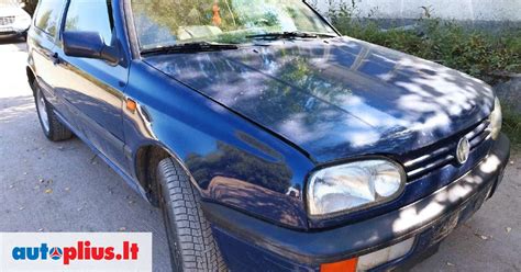 Tematinė nuotrauka: Volkswagen Golf III automobilis kelyje