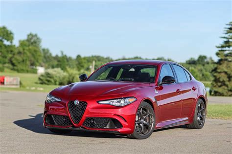 Alfa Romeo Giulia išorės dizainas, sportinis sedanas