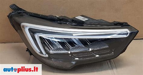 Vizualizacija: Opel Crossland X dviejų spalvų kėbulo dizainas ir priekinių LED žibintų forma.