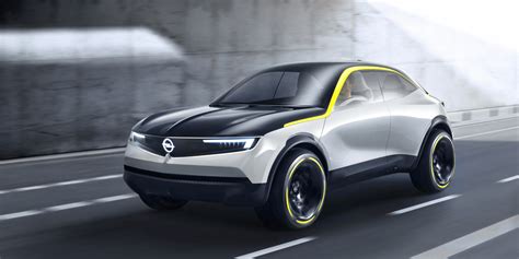 Vizualizacija: Opel GT X Experimental koncepcinio automobilio priekinės dalies dizainas su 