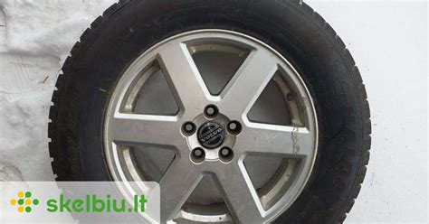 Volvo XC70 su skirtingais lietais ratlankiais