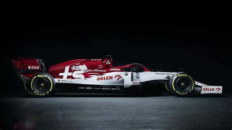 2020-ųjų Alfa Romeo Racing C39, lyginamas su limuzinu