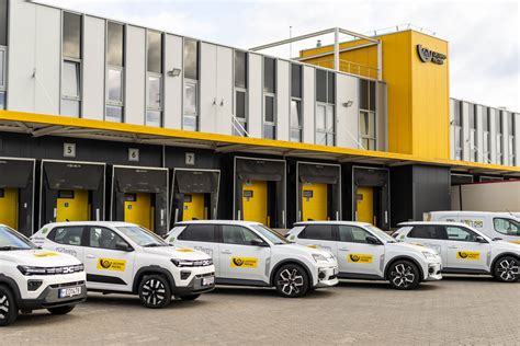 Tematinė nuotrauka: Lietuvos pašto elektromobiliai maršrute