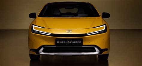 Tematinė Toyota Prius automobilio nuotrauka, rodanti jo ikonišką dizainą