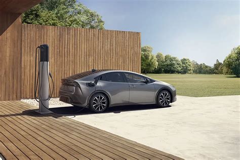 Toyota Prius Plug-in Hybrid įkrovimo stotelė
