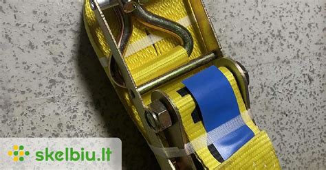 Infografika, demonstruojanti tinkamus ir netinkamus krovinių tvirtinimo būdus priekaboje