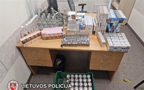 Policijos konfiskuoti nelegalūs alkoholio buteliai