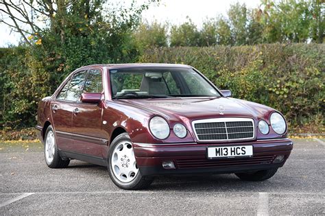 Mercedes-Benz W210 E-Class interjero nuotrauka su prietaisų skydeliu