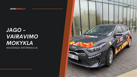 Nuotrauka su modernia vairavimo mokyklos aplinka ir mokymo automobiliais