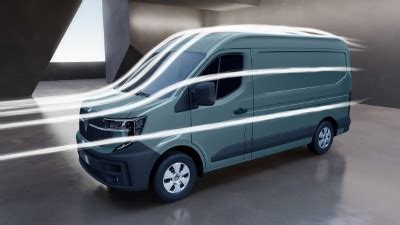Tematinė nuotrauka: Renault Master furgonas mieste