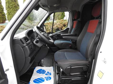 Interjero nuotrauka: Renault Master kabina su multimedijos sistema