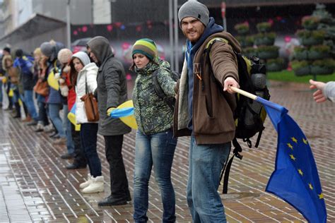 Katalonų suformuota gyvoji grandinė, įkvėpta Baltijos kelio