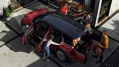 Thematinė nuotrauka: automobilio degalų durelės