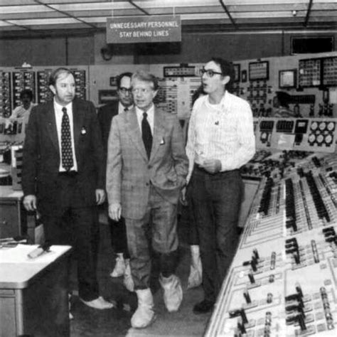 JAV prezidentas Jimmy Carteris lankosi Trijų Mylių salos elektrinės valdymo pulte 1979 m.