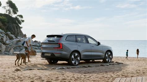 Lentelė su Volvo XC90 dyzelinių ir hibridinių variklių kuro sąnaudomis ir CO2 emisijomis