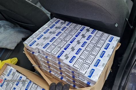 Paėmimas kontrabandinių cigarečių iš automobilio
