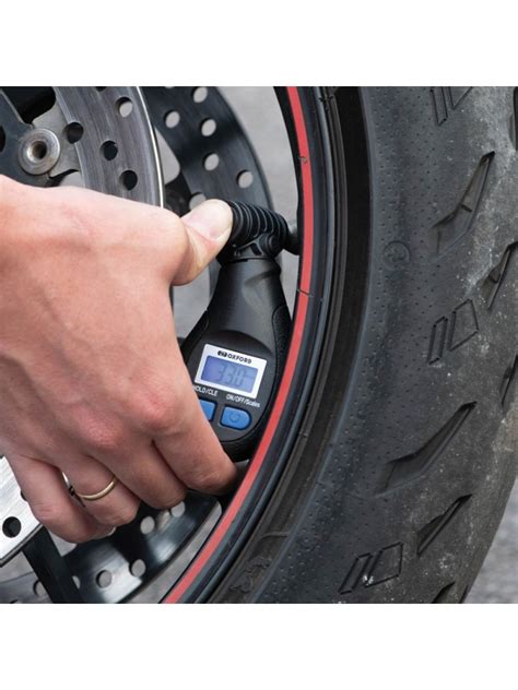 Matuoklis, rodantis motociklo padangos slėgį