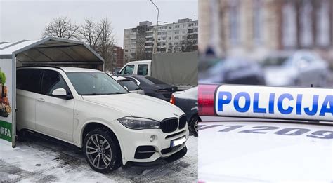 BMW automobilio nuotrauka trasoje arba miesto gatvėje