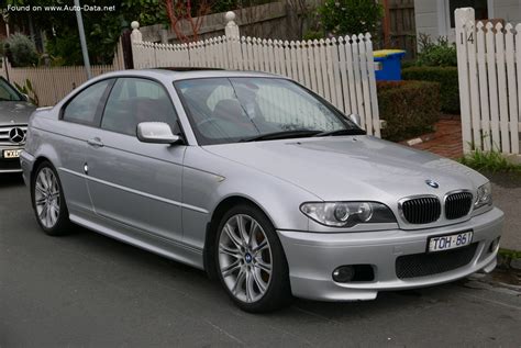BMW E46 facelift sedano nuotrauka, išryškinanti priekinės dalies dizaino pokyčius