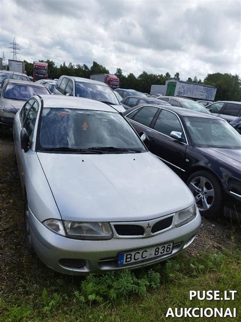 Tematinė nuotrauka: lengvasis automobilis prie LPG degalinės