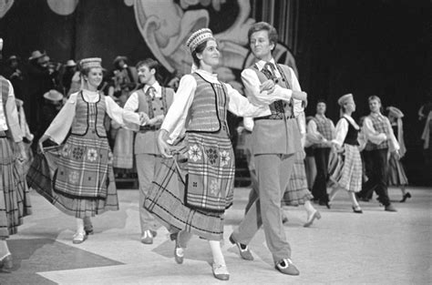 Aktorinio ansamblio nuotrauka iš filmo premjeros
