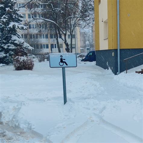 Kelio ženklas, žymintis neįgaliųjų parkavimo vietą