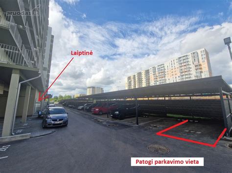 Pavyzdys: nelegaliai užtverta parkavimo vieta kieme