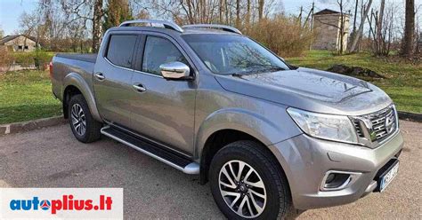 „Nissan Navara“ pikapas bekelėje
