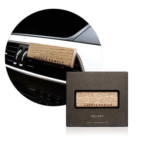 Elegantiškas automobilio interjeras su prabangiu kvapo difuzoriumi.