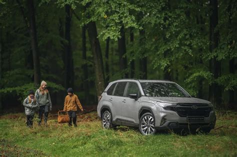 Nuotrauka, vaizduojanti įvairias Subaru Forester ir Outback automobilių detales