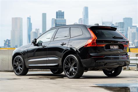 Volvo XC60 visureigis „Black Edition“ versijoje