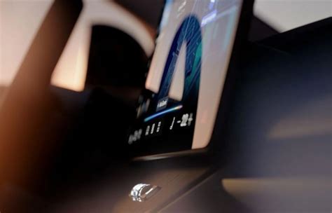 EX60 interjeras su „Snapdragon Auto Connectivity Platform“ ir „NVIDIA DRIVE“ ekranais