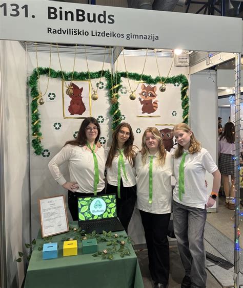 Lizdeikos gimnazijos mokinių meninių darbų ir literatūrinių projektų ekspozicija