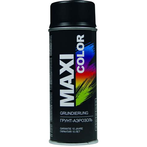 nuotrauka, kurioje matomas purškiamas gruntas, purškiamas ant automobilio detalės iš saugaus atstumo