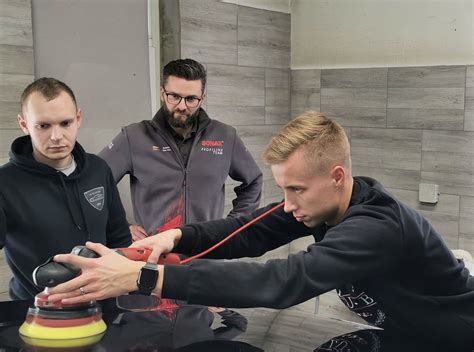 Automobilio poliravimo ir detaliavimo paslaugų pavyzdžiai