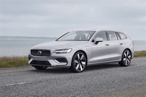 Volvo V60 ar V90 modelio nuotrauka