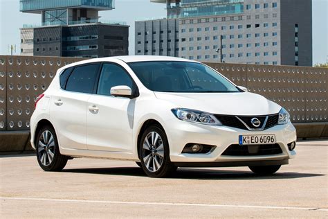 Nissan Pulsar eksterjero nuotrauka, lyginant su konkurentais
