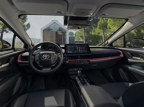 Toyota Prius interjero nuotrauka, parodanti prietaisų skydelį ir centrinę konsolę